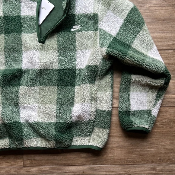 Nike | The Nike Club Men's Winterized Half-Zip in Green/White (Small) - Picture 4 of 13